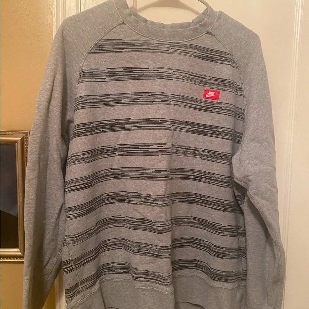 Sweatshirt - Picture 1 of 2